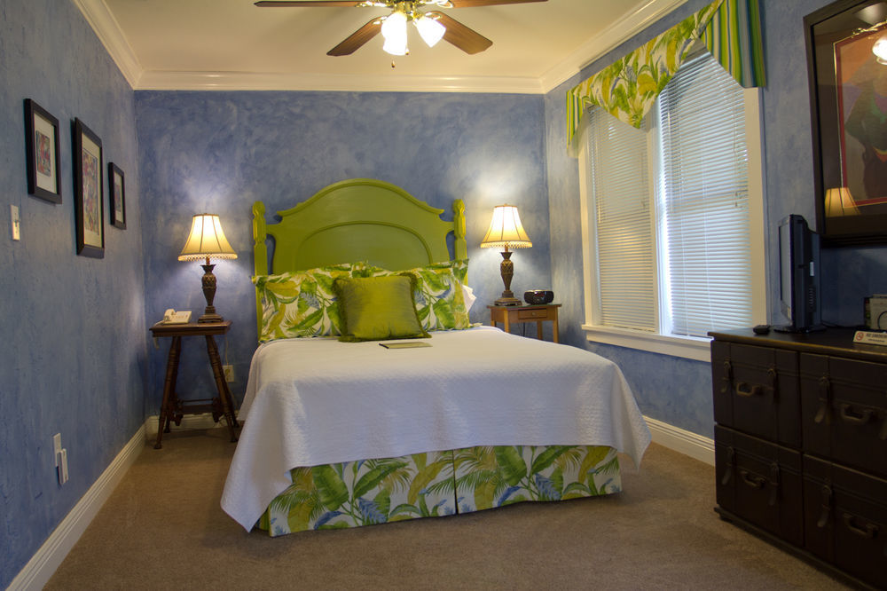 Mango Inn Bed And Breakfast Lake Worth Beach Exterior photo