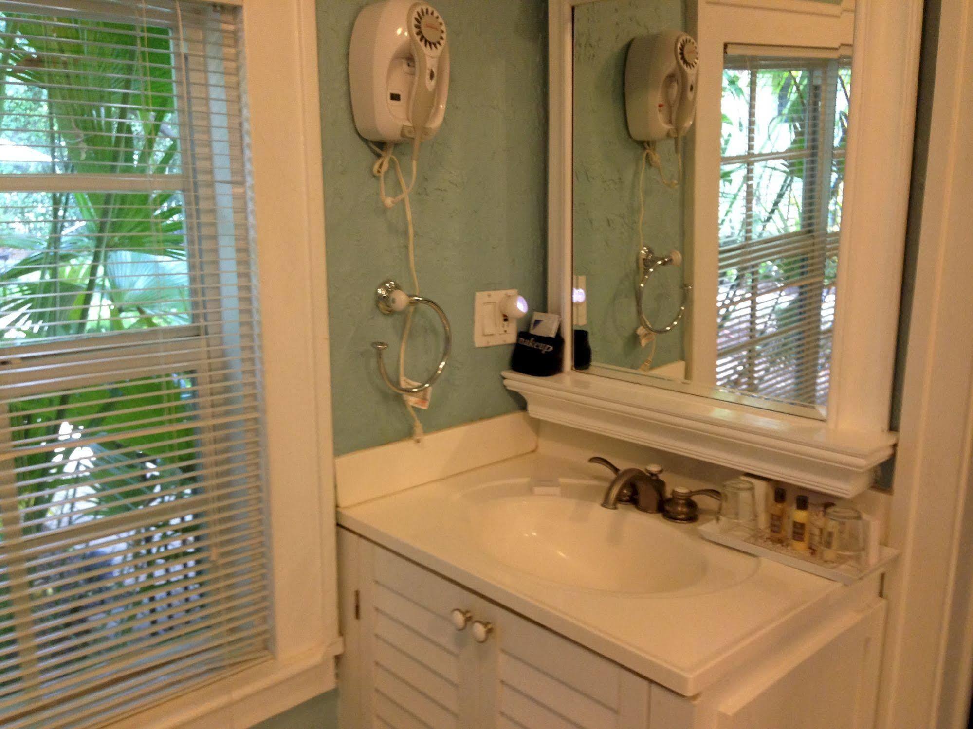 Mango Inn Bed And Breakfast Lake Worth Beach Exterior photo