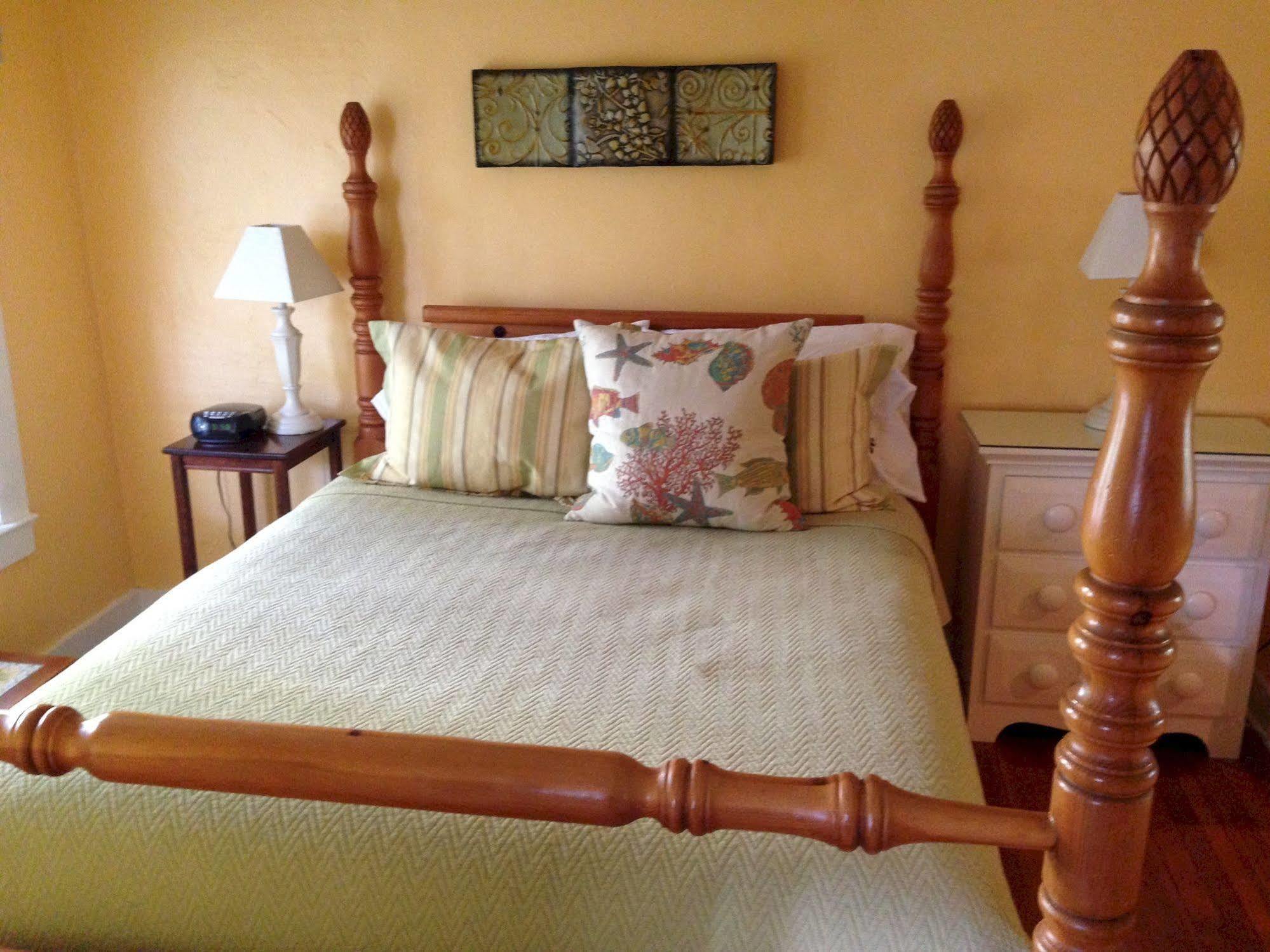 Mango Inn Bed And Breakfast Lake Worth Beach Exterior photo